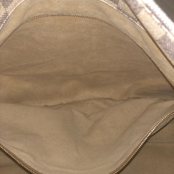 Authentic Louis Vuitton Artsy MM Handbag. - Picture 5 of 6